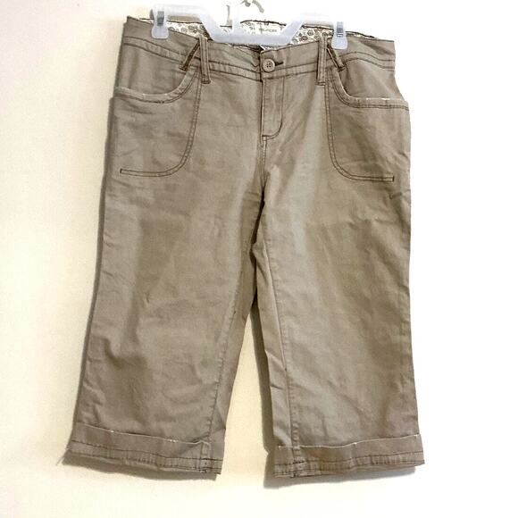 Maurices Brown Khaki Capri Shorts Womens Size 11/12 Cotton Mid Rise - Picture 1 of 7
